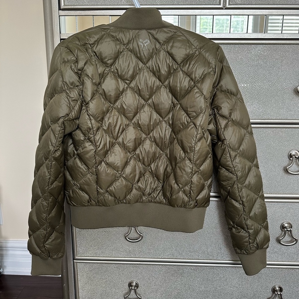 Aritzia TNA League Puffer Jacket - Picture 2 of 8